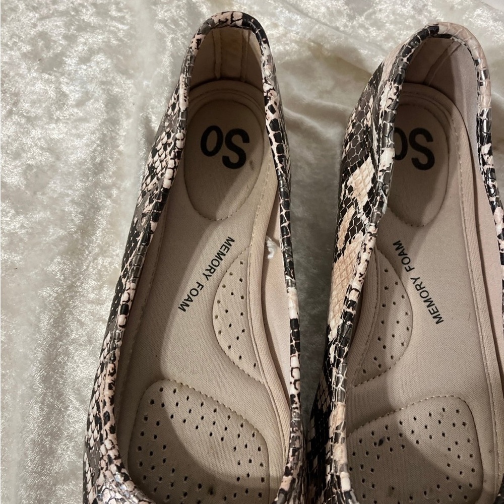 Women’s Snake Print Ballet Flats - Beige/Tan - Picture 2 of 7
